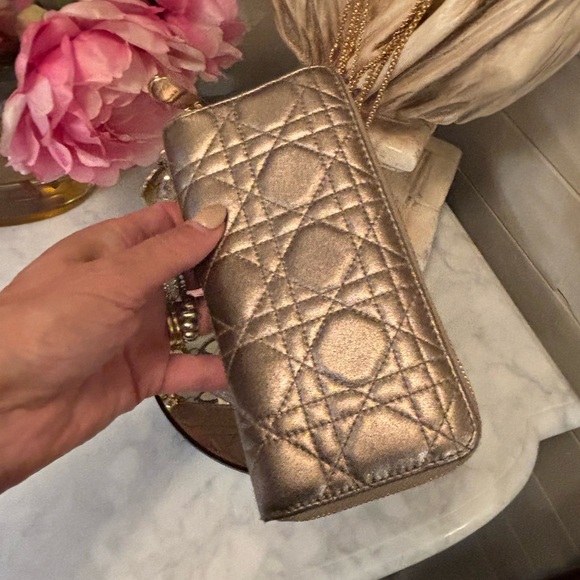 Gorgeous EUC Christian Dior Gold Quilted Cannage Long Wallet w Sig Charm Pull - Picture 4 of 14